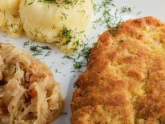 Nie tylko ziemniaki i mizeria. 5 nieoczywistych dodatków, które pasują do schabowego
