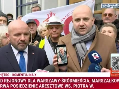 Poseł PiS zaatakowany przed sądem! Matecki alarmuje: policja początkowo nie reagowała