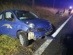 Groźne zdarzenie na DK5 w Mysłowie. Samochód uderzył w skarpę