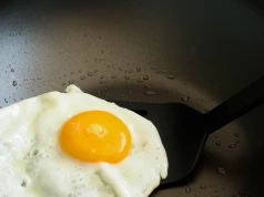 Jajka sadzone smażę tylko na tym. Wychodzą idealnie ścięte i smaczne