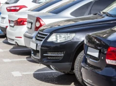 Koniec parkowania pod domem? Z ulic mogą zniknąć tysiące miejsc