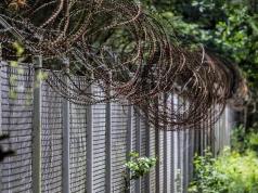 MSWiA wycofuje się z kar za pomoc migrantom po fali krytyki