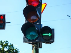 Zielona strzałka to nie zielone światło. Kogo musisz przepuścić?