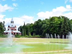 Jest największy w Polsce. Wygląda jak gigantyczny park, ale spoczęło tu 300 tys. osób