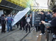 Włochy/ Drugi dzień zamieszek i aktów wandalizmu w Mediolanie. Młodzi ludzie protestują przeciwko wysokim kosztom życia