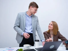 Dobra komunikacja i docenianie ważniejsze niż motywowanie? Tego pracownicy oczekują od szefa