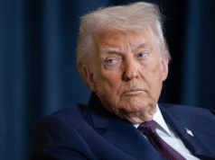 Trump wstrzymuje sankcje. Nie chce odciągać Rosji od stołu negocjacyjnego