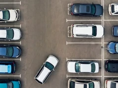 Kto ma pierwszeństwo na parkingu? Ta zasada myli nawet kierowców ze stażem