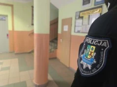 Blisko 238 tys. kontroli placówek oświatowych. Policja podaje bilans