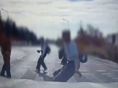 Wjechał na czerwonym prosto w pieszych. Dramatyczne nagranie z Wrocławia