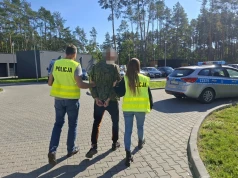 Zaczęło się od pękniętej szyby, zakończyło dozorem za posiadanie narkotyków