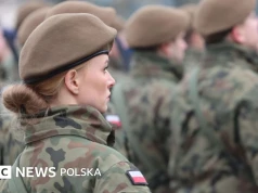 Większość Polaków popiera obowiązkową służbę wojskową kobiet: sondaż