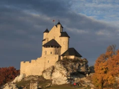 Najpiękniejsze zamki na Jurze. Robią większe wrażenie niż Ogrodzieniec