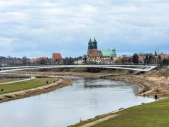Ten most połączył Stare Miasto z Ostrowem Tumskim. Teraz doceniono jego architekturę