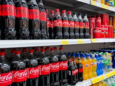 Aldi rezygnuje z Coca-Coli. Ekspert: Marki własne mogą zdominować półki dyskontów