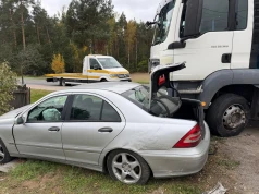 Wyprzedzał i zderzył się z ciężarówką. Kto winien?