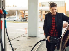Benzyna i diesel tanieją. Rząd podał nowe ceny paliw na wtorek