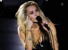 Ostro skrytykowali Miley Cyrus po powrocie na scenę. Chciała odwołać koncert