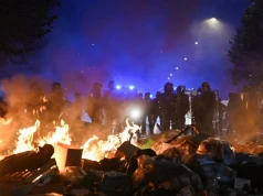 Paryż wprowadza godzinę policyjną. Demonstranci zwołują kolejne protesty