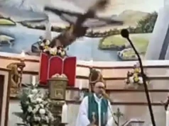 Tragiczna śmierć księdza podczas mszy – spadł na niego krzyż