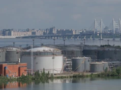 Ceny ropy zbliżają się do maksymalnego poziomu. Rosja zwiększa produkcję