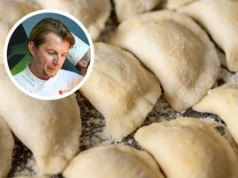 Zrób ciasto na pierogi jak Karol Okrasa. Z prpoporcji 2:1 zawsze wychodzi miękkie i giętkie
