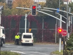 Kierowca uderzył w słup sygnalizacji świetlnej na Osiedlu Stałym