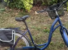 Policjanci szukają właściciela granatowego roweru