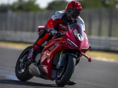Panigale V4 2027: 218 KM i kolejne zmiany inspirowane wyścigami