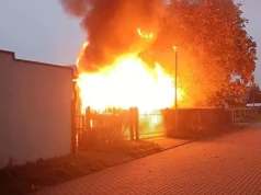 Płonęła szopa. Zagrożony był sąsiedni budynek gospodarczy