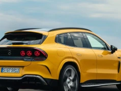 „Bieda wersja” z symulacją V6, bogatsze z V8. Absurd w elektryku Mercedesa