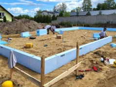Zimna krawędź płyty fundamentowej to częsty błąd. Jak zabezpieczyć obwód płyty elementami brzegowymi PARATI L-element?