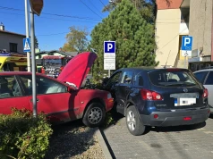 Groźnie wyglądające zderzenie trzech samochodów w Straconce. Jedna osoba ranna