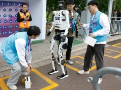 Roboty robią salta i biegają szybciej od Bolta. Sprzedaż? 7 tys.