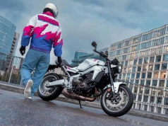 Yamaha XSR900 i XSR900 GP 2027. Różowe lata 90. i niebieska legenda wyścigów