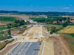 Polski potentat budowlany zapełnia portfel czeskimi kontraktami. Na ten największy jeszcze czeka
