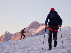 Ciepło, sucho i stabilnie – jak wybrać idealne buty trekkingowe na zimowe szlaki?
