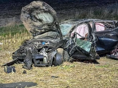 Auto osobowe dachowało w powiecie słupeckim. Kierowca w szpitalu