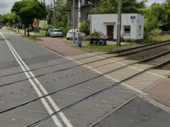 Likwidują budki z dróżnikami. Skróci się czas oczekiwania na przejazd pociągu?