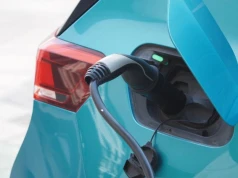 Koniec z dużymi bakami w hybrydach plug-in? Chcą ograniczyć je do 15 litrów