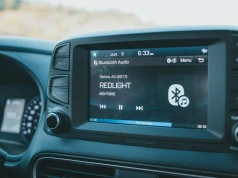 Będą kary za radio w samochodzie. Posypią się mandaty, Polacy nie mają pojęcia o tym zapisie w prawie
