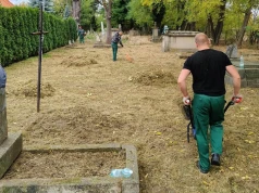 Więźniowie porządkowali zabytkowy cmentarz w Nowym Sączu. Ważna lekcja szacunku