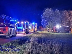 Pożar pustostanu w Budach Siennickich. Na miejscu strażacy i policja