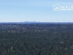 Dron spadł na posesję w Józefowie. Wiemy, do kogo należała maszyna