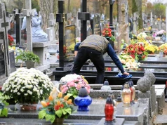 Przed Wszystkimi Świętymi Polacy płacą nawet 450 zł. Im bliżej 1 listopada, tym drożej