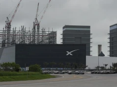 SpaceX zwiększa zyski i przychody. Elon Musk wraca do pomysłu fuzji z Teslą