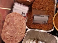 Przysmak PRL z mięsnej lady w markecie. Kosztuje 30 zł, a skład ma prawie 10 linijek