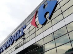Carrefour pod presją. Słabsza sprzedaż w Polsce, splądrowane sklepy we Francji