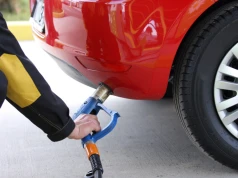 Autogaz po 4 zł za litr? Rząd zapowiada, co może się stać z cenami