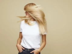 Jak przywrócić zimny odcień blondu który zżółkł po farbowaniu?